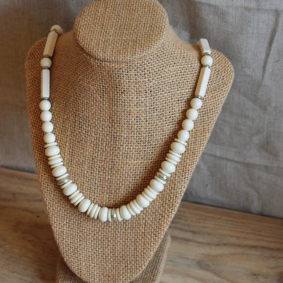 Pre-Loved Vintage White and Silvertone Beaded Necklace - Picture 2 of 4